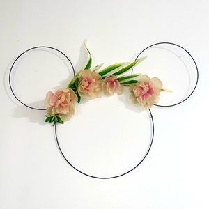 Disney inspired Minnie Mouse flower ears wall hanging decor